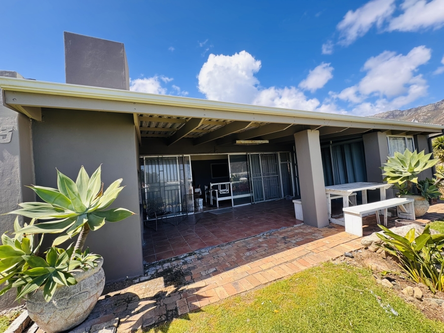 To Let 4 Bedroom Property for Rent in Harbour Island Western Cape